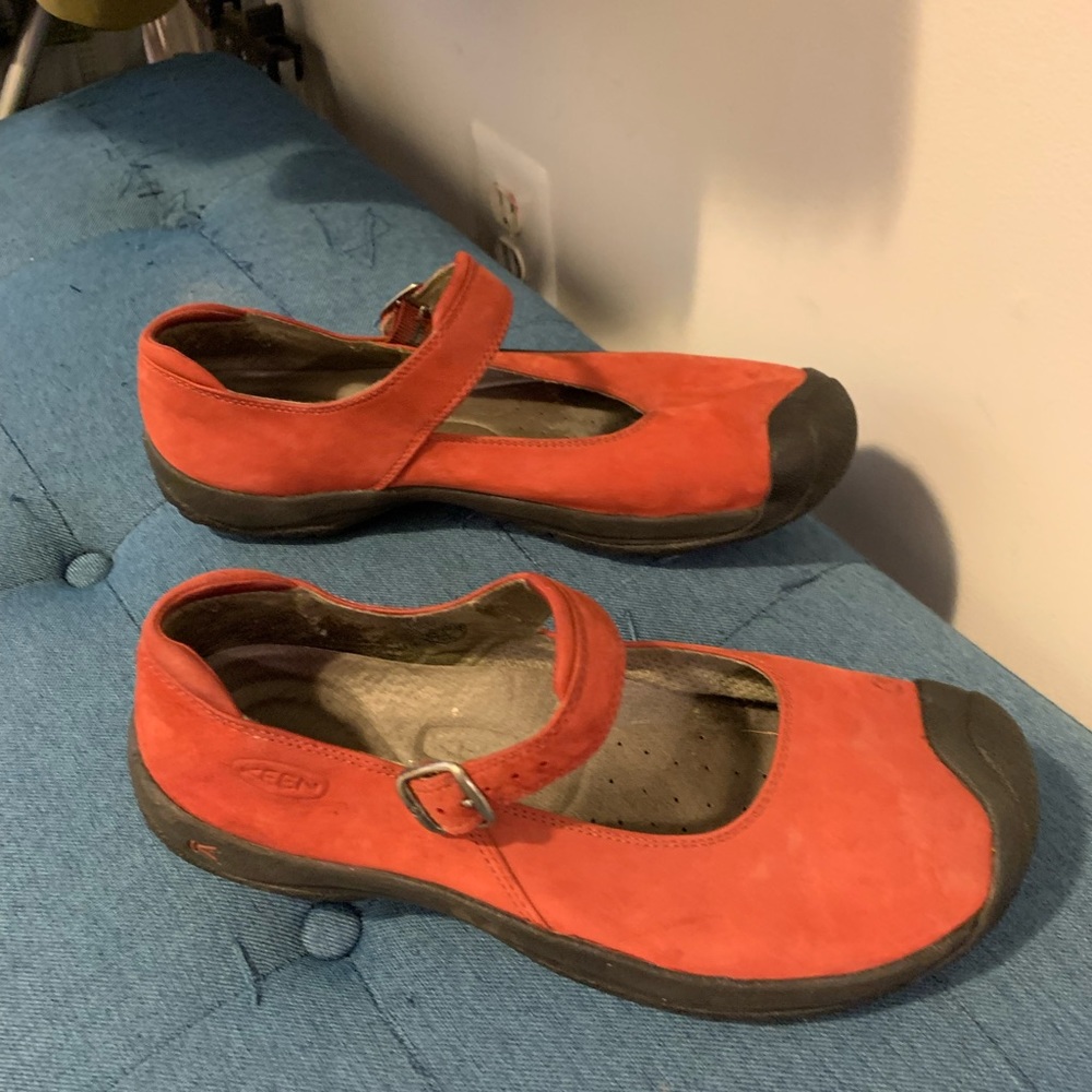 Ladies red leather maryjanes. Perfect for spring
